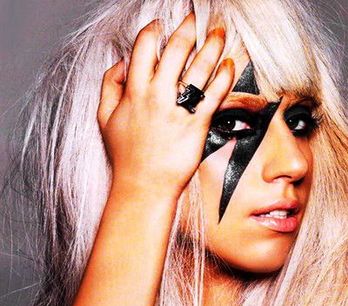 Lady Gaga byla obětí šikany, skončila v popelnici